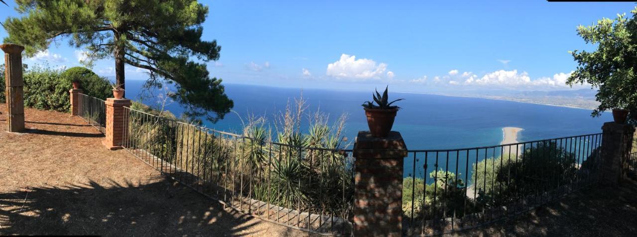 A Casa Di Peppino Villa Greco ティンダリ エクステリア 写真